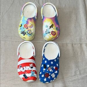 Crocs Kids Classic Clog Multicolor w/ Charms Girls 6 Boys 4 Ankle Strap Lot of 2
